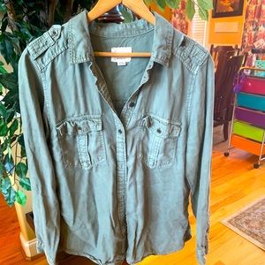 Size Medium American Eagle Army green button down